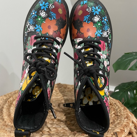 Dr. Marten Floral Lace Up 1460 Boot - Picture 6 of 8